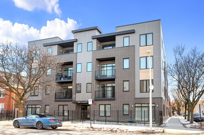 Building Photo - 204 S Leavitt St