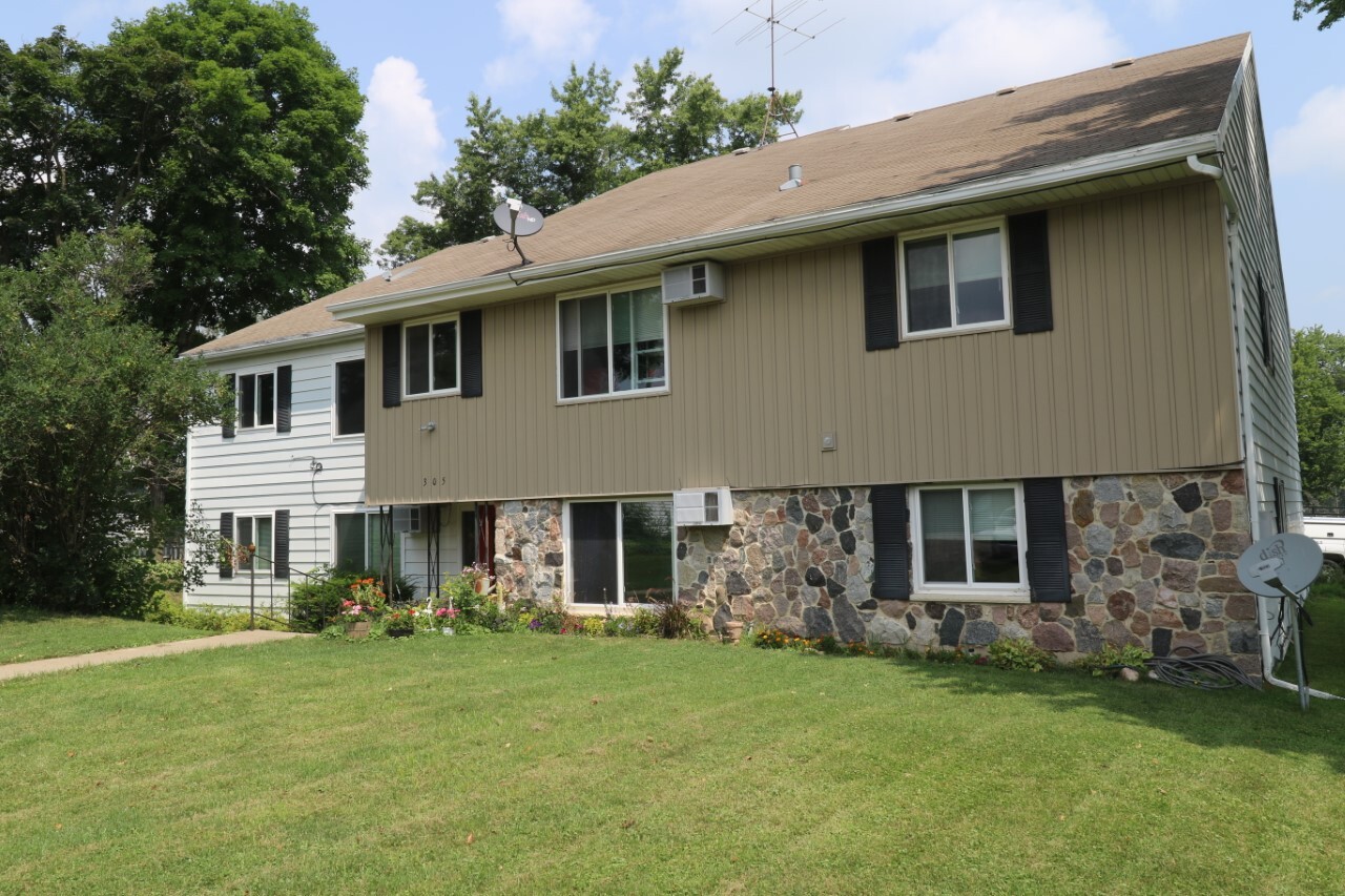 Front of Building - Park Meadow Apartments Unit 8