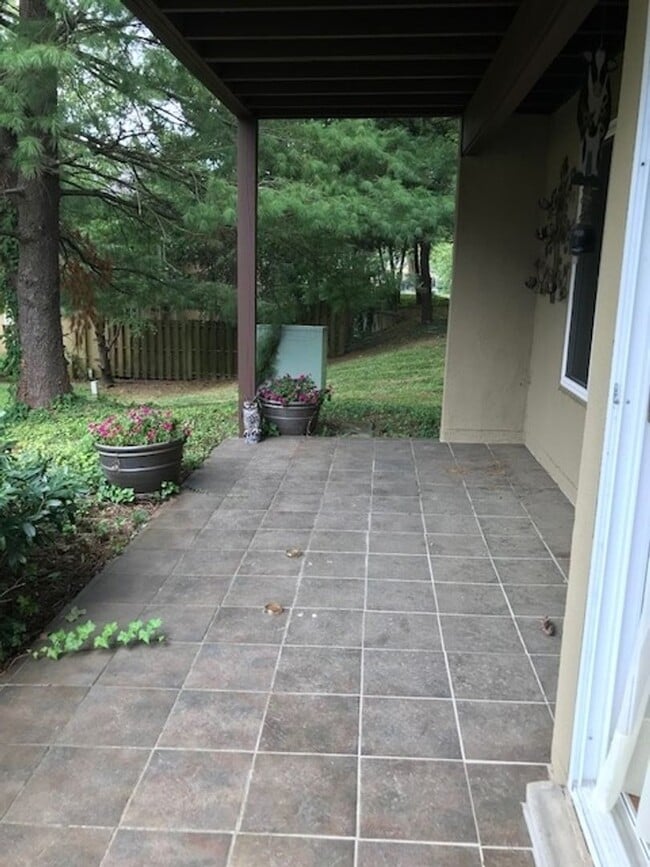 Photo - Charming Move-In Ready 1BR/1BA Condo in West Nashville – Lion’s Head Community Unit 172