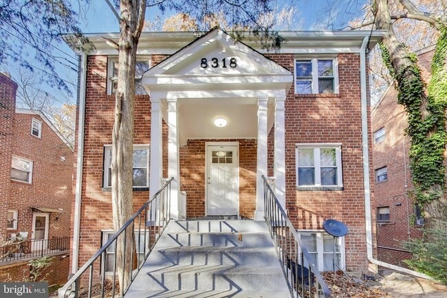 Building Photo - 8318 Roanoke Ave Unit 6