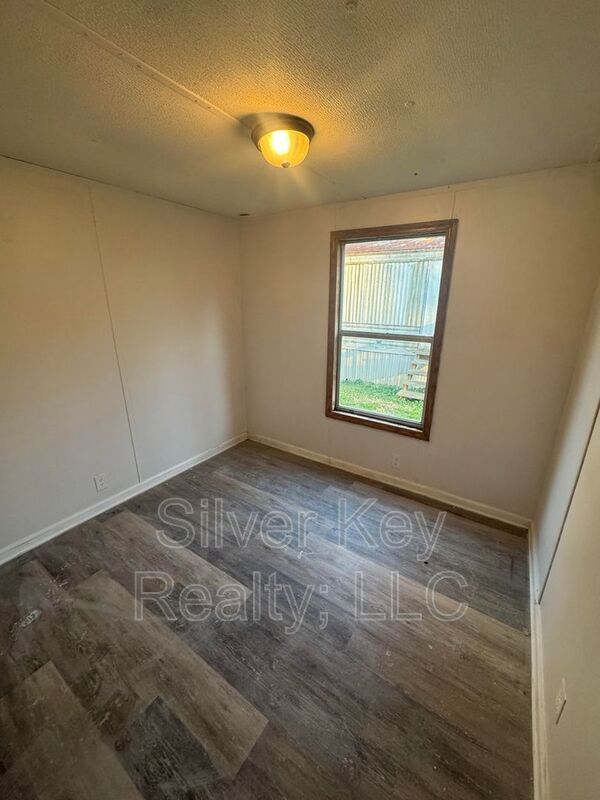 Photo - 525 Scott St