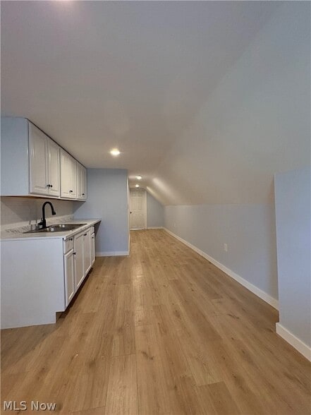 Photo - 946 E 79th St Unit 3