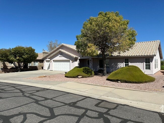 Photo - Beautiful 3 Bed / 2 Bath Home Backing to Cerbat Cliffs Golf Course!