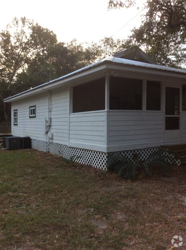 Building Photo - House in Medart