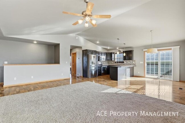 Photo - 6950 Manchester St