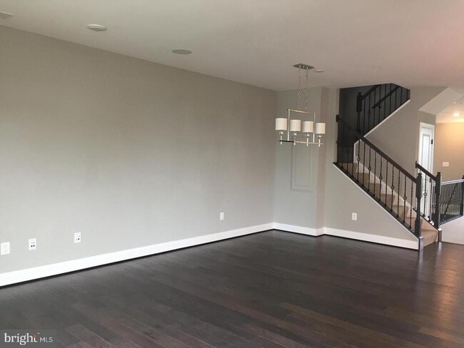 Building Photo - 6489 Jack Linton Dr N