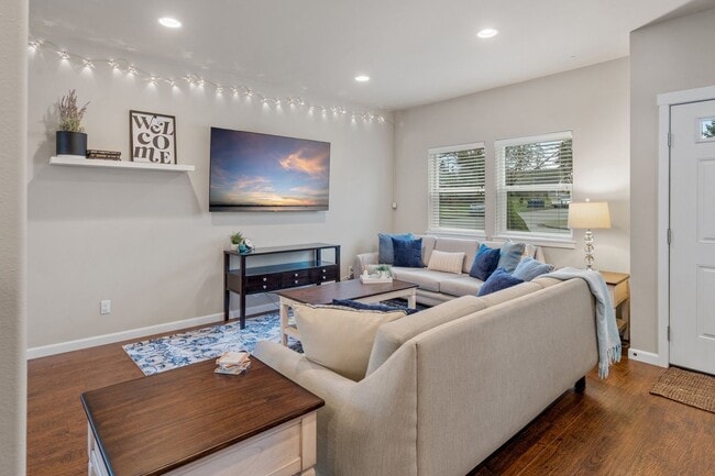 Photo - Central Tacoma home - 3 bedroom 2.5 bathroom with 2 Car garage and nice yard - Available May 2026.