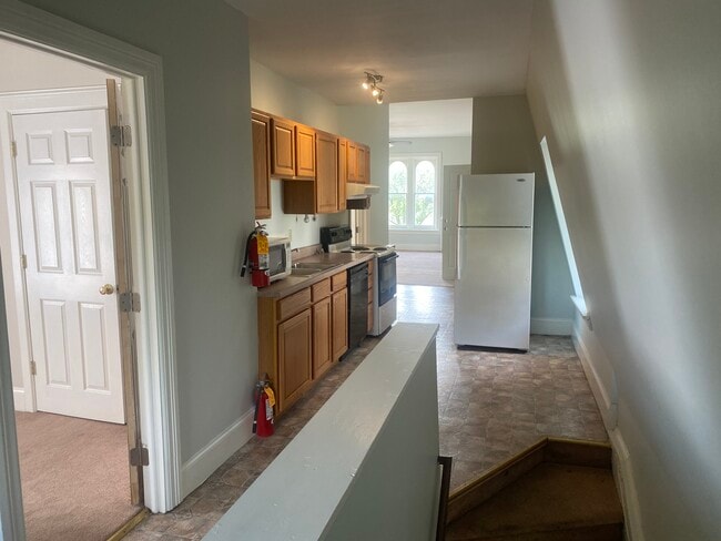 2nd floor - 1108 W 4th St Unit 3