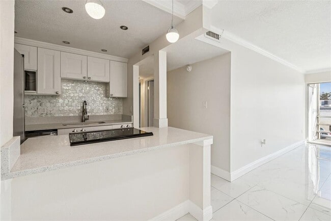 Photo - 2302 S Manhattan Ave Unit 213