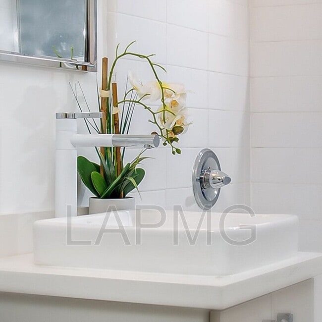 Photo - 1159 1/2 Bellevue Avenue