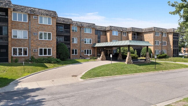 Building Photo - 3200 Virginia Ave S Unit 209