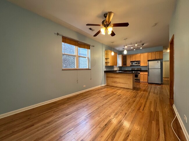 Open Concept Dinning & Kitchen - 905 N Racine Ave Unit 2