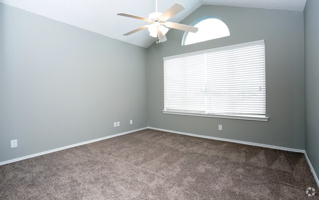 2HAB, 2BA 925 ft²