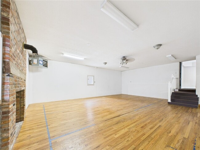 Photo - 40 E Genesee St