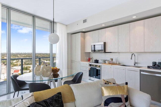 Photo - 2000 Metropica Wy Unit 1810