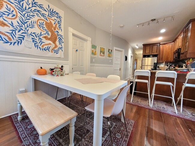 Photo - 737 Parker St