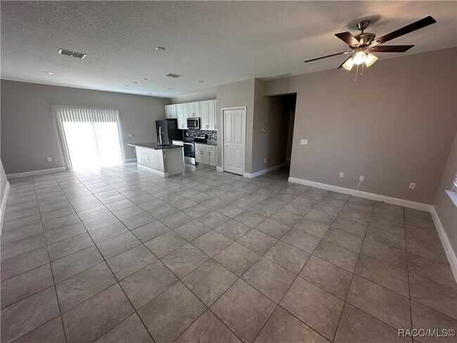 Building Photo - 8009 N Oxford Terrace Rental