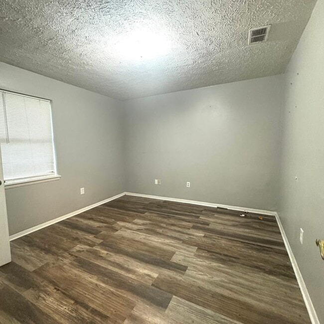 Photo - 487 N Bluff Rd