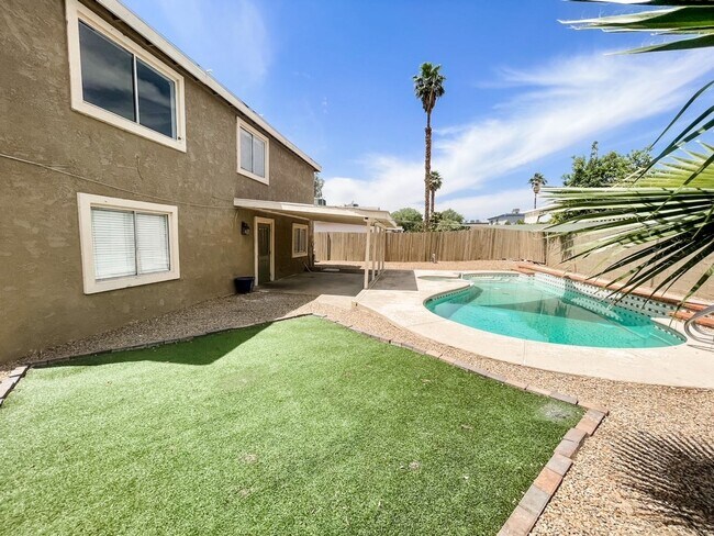 Photo - 5 bed/3 bath home in the heart of Spring Valley!