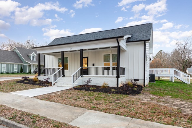 Photo - 607 Kenmore Ave