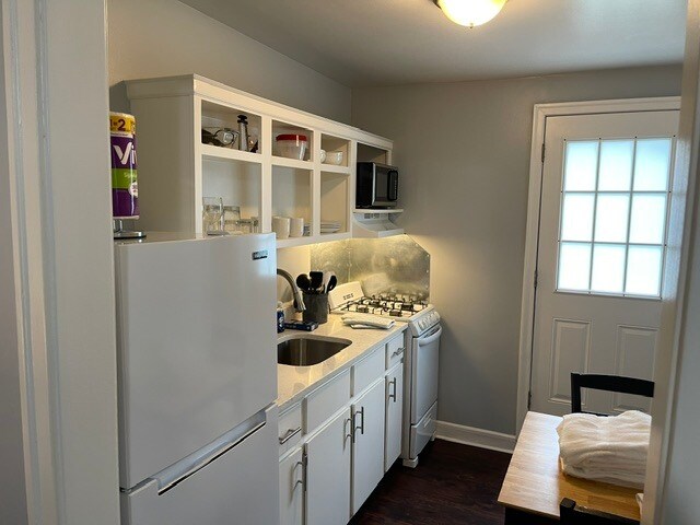 Este estudio cuenta con una cocina completa. - 3811 Gallatin Pike Unidad 23
