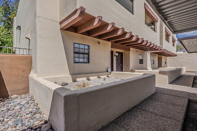 Photo - 1028 S Ash Ave Unit Apt 4