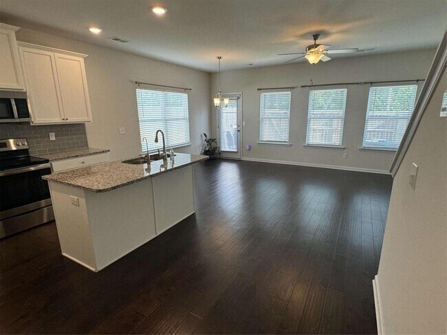 Photo - 3376 Highbury Way