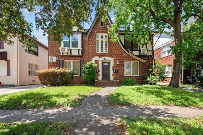 Building Photo - 907 W Gray St Unit 4