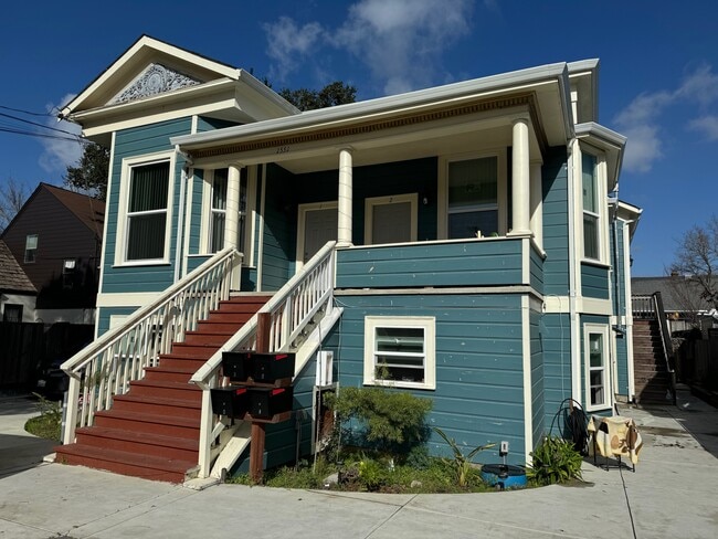 Photo - 1551 Santa Clara Ave Unit 4