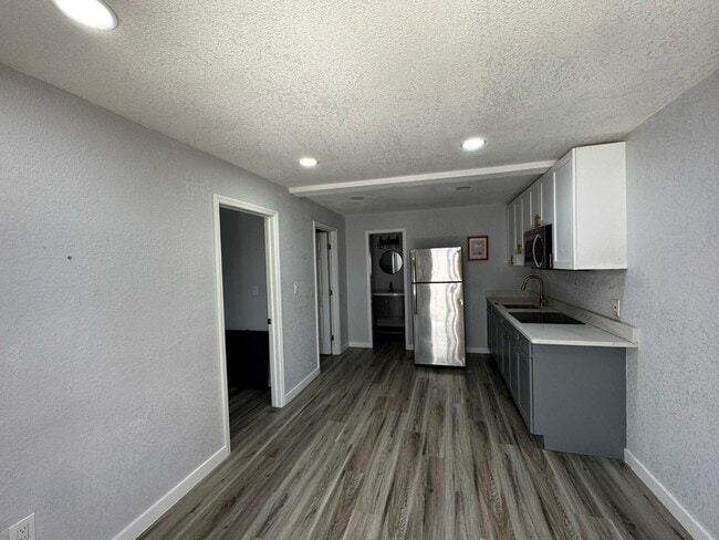 Photo - 2001 2nd St S