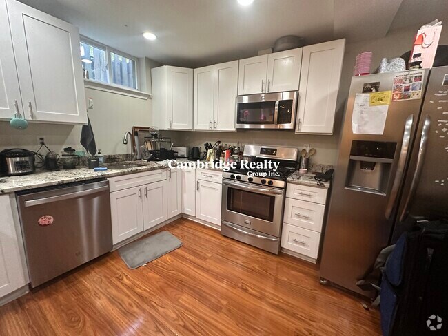 Building Photo - 227 Norfolk St Unit 2A Rental