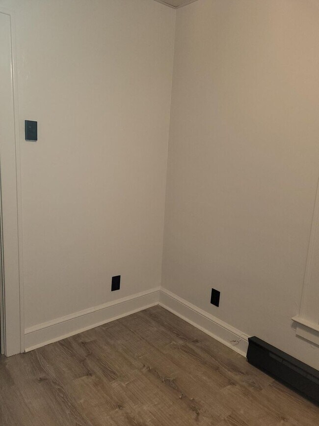 Photo - Great remodeled one bedroom apartment Unit 965 Livingston Ave 3