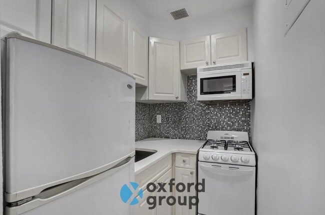 Photo - East 10th Street
