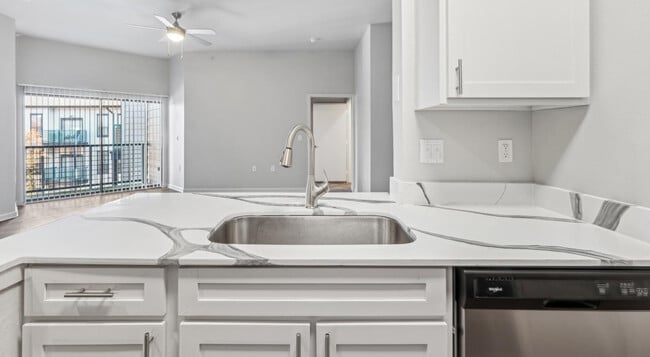 2BD, 2BA - 1170SF - Kitchen