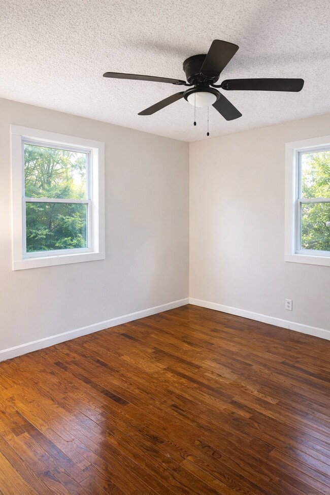 Photo - 832 79th Pl S