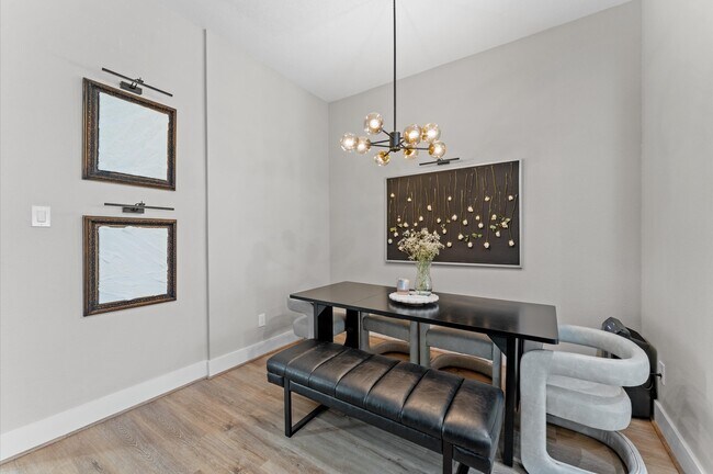 Photo - 6904 Covington Dr Unit B