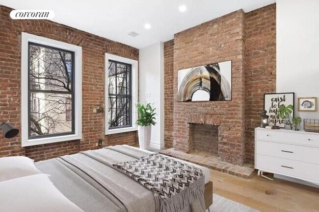 Photo - 14 E 21st St