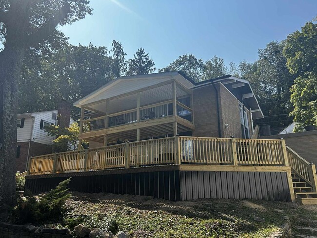 Building Photo - 604 Bendview Dr