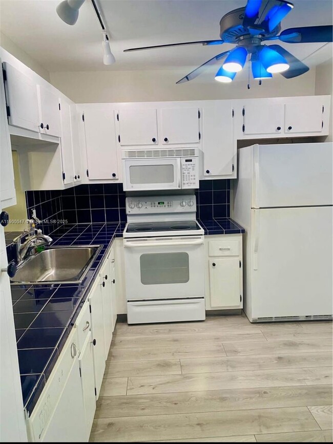 Photo - 320 NE 12th Ave Unit 307