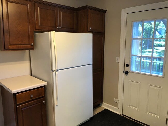 Photo - Well Maintained 3Bed/2Bath Single Family HUGE Backyard!