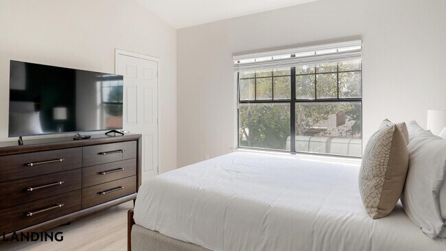 3232 N Garland Ave Unit 10-82BW