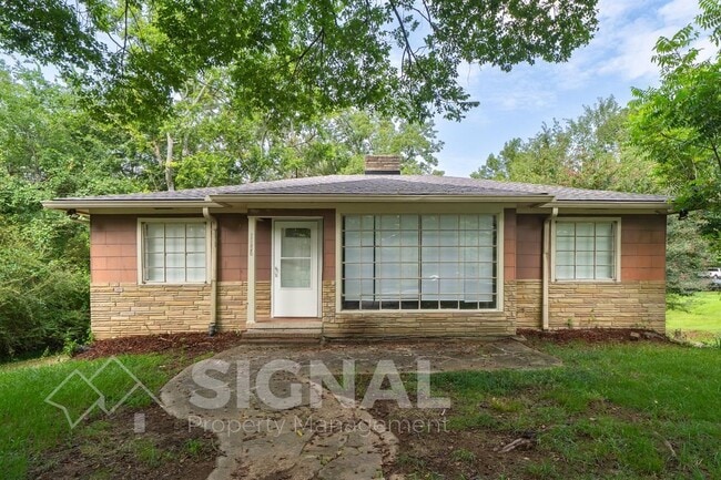 Building Photo - 1156 Skyline Dr
