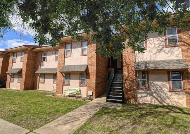 Building Photo - 1100 Austin St