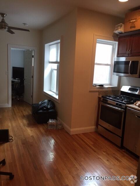 Building Photo - 1029 Tremont St Unit 3 Rental