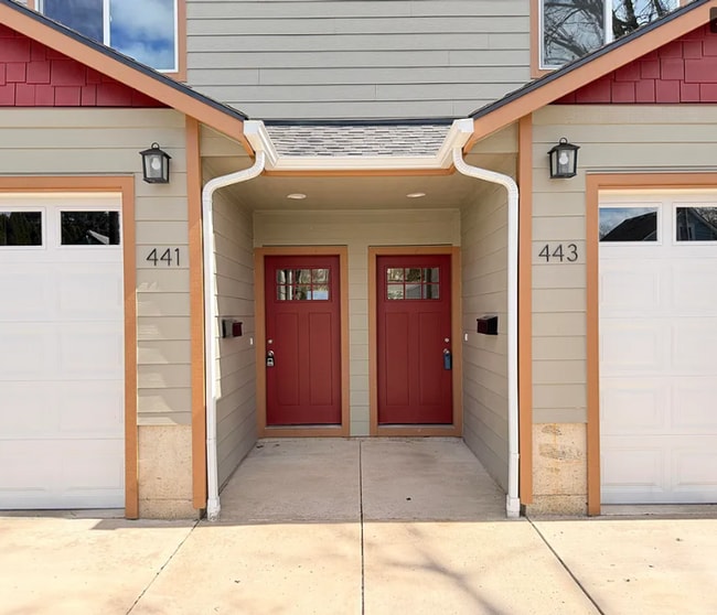 Building Photo - 441 SE Denver St Unit 443