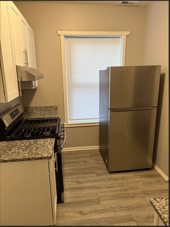 Building Photo - 2 bedroom in Chicago IL 60639 Unit LeClaire GDN