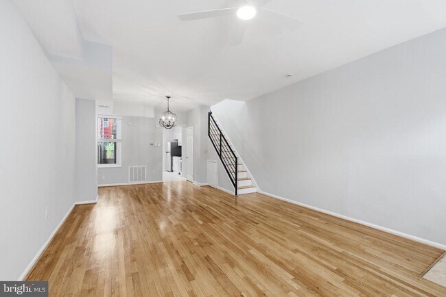 Photo - 1230 Wylie St NE