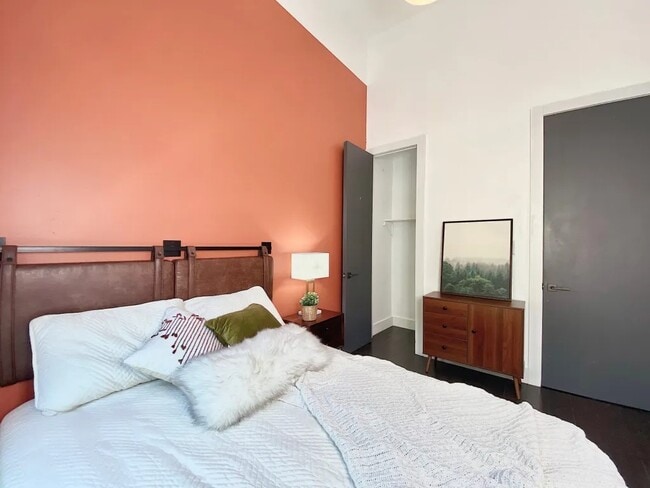 Photo - Furnished room/NOT APARTMENT Unit 3