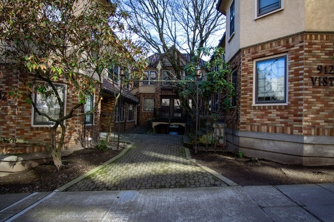 Building Photo - 1930's Townhouse in Idyllic Setting- Vinta... Unit 204