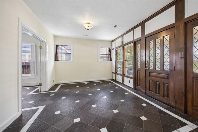 Photo - 1120 E 7 1/2 St